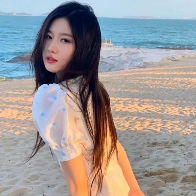葡萄架下的女神